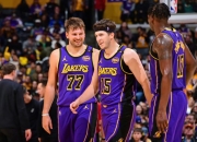 开云体育下载-湖人B队血洗凯尔特人，萨姆·米切尔三分雨点燃全场的简单介绍