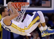 开云官方app入口-当爵士乐响彻季后赛，强势晋级背后的篮球哲学