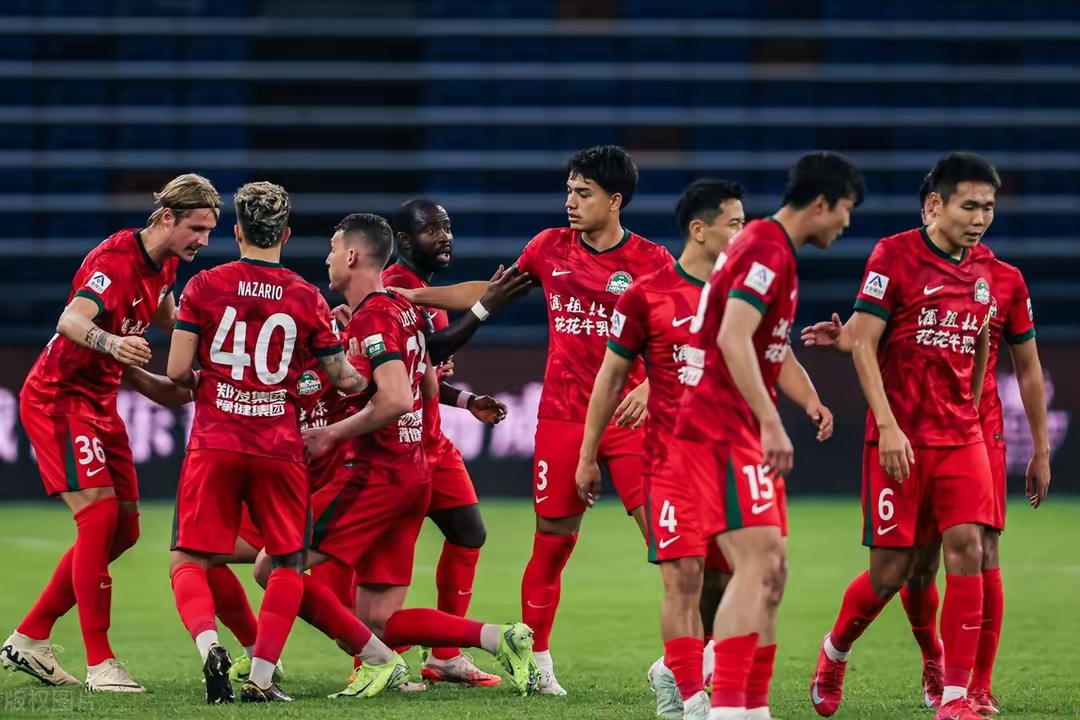 关于激烈运动竞争持续升级，各队进步明显的信息