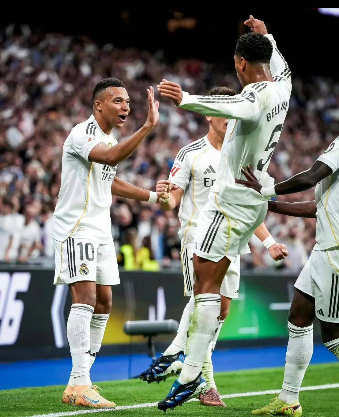 包含巴萨中场组织稳定，主帅得到球迷肯定的词条