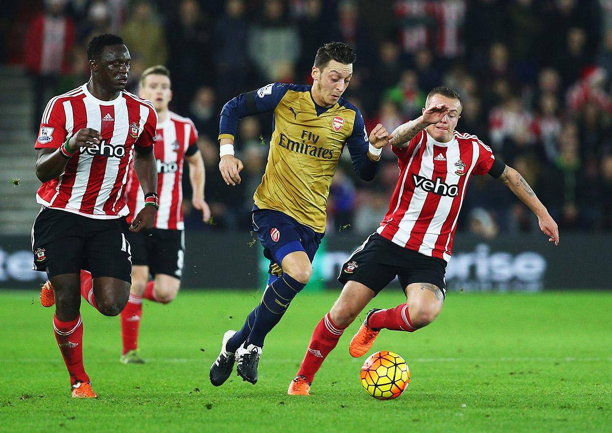 关于南安普顿主场惊险胜利，庆祝胜利的信息