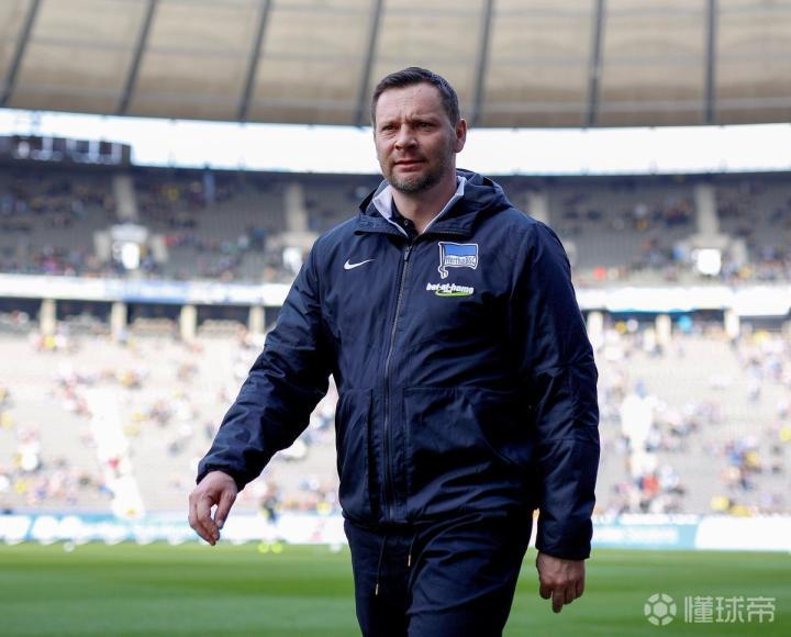 包含柏林赫塔球队团结一致，为胜利而战的词条