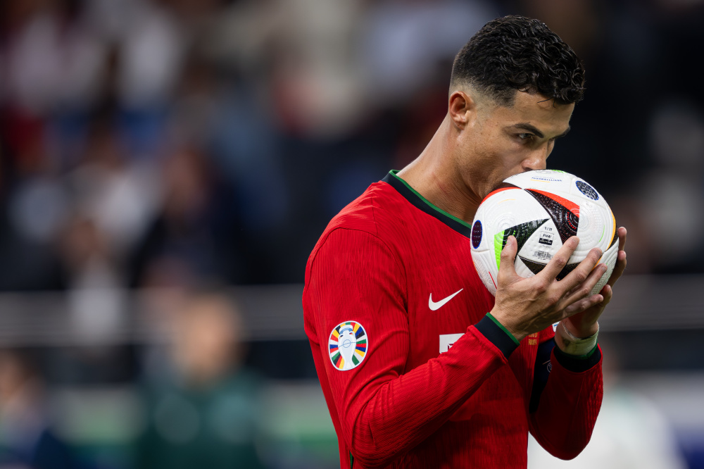 关于瑞典与葡萄牙在欧预赛中对决，以比握手言和的信息