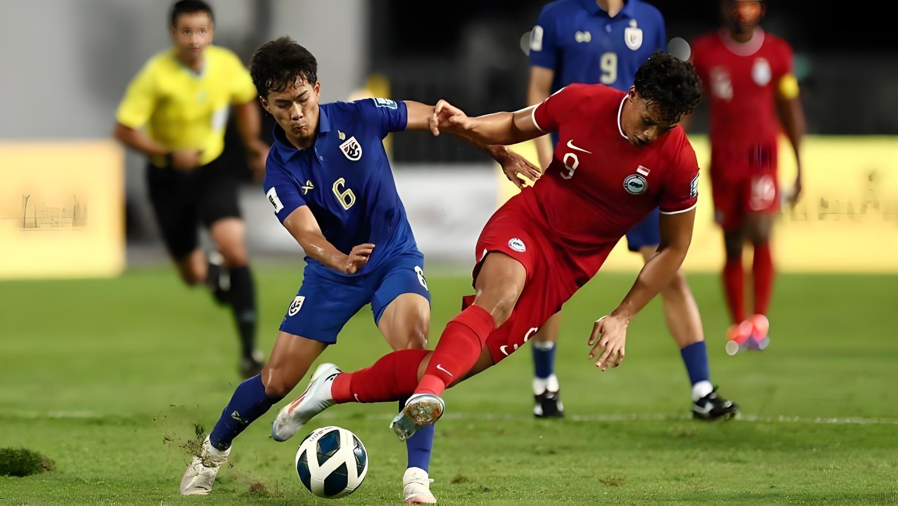 足球赛场上的激烈对抗，揭晓胜负