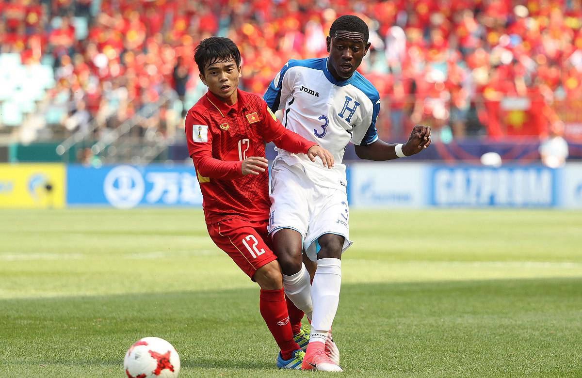 洪都拉斯运动员在击剑比赛中取得成功