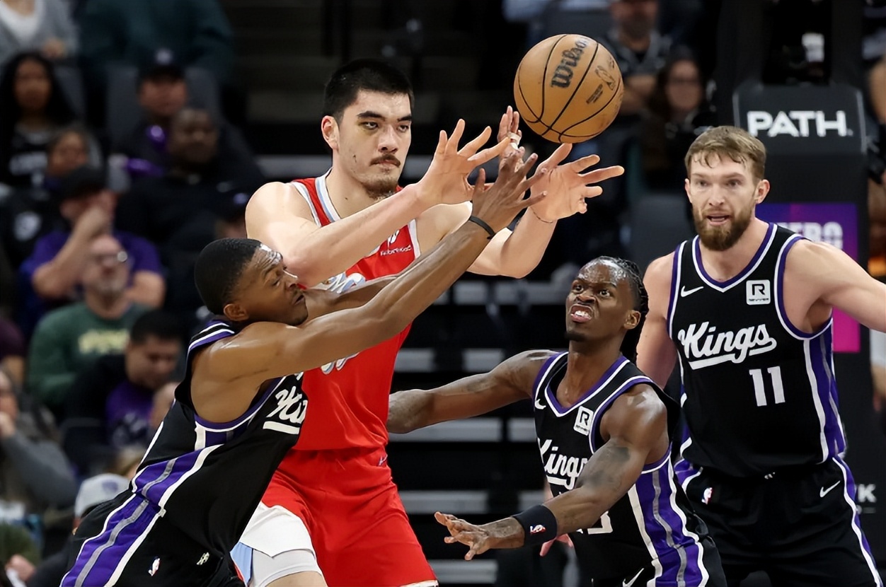 马刺轻取灰熊，伦纳德点燃赛场