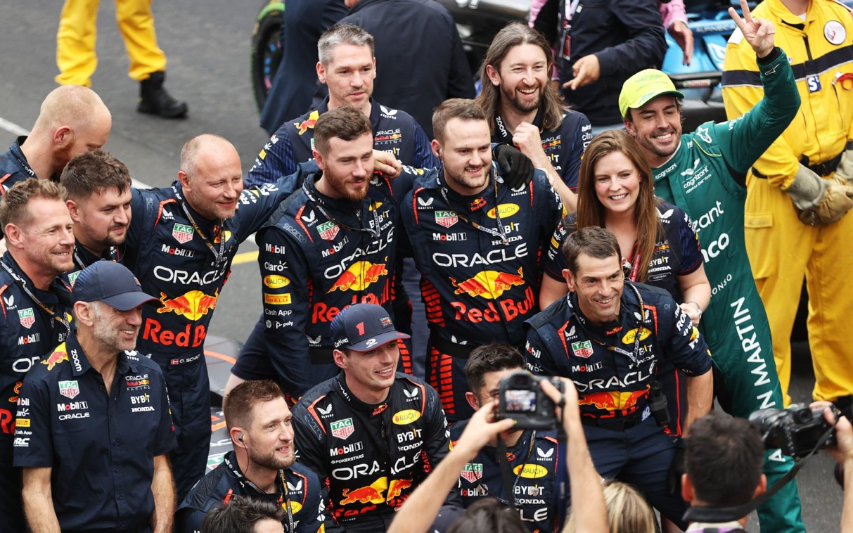 包含迈凯伦力克红牛车队,阿隆索刷新纪录的词条 包含迈凯伦力克红牛车队,阿隆索刷新纪录的词条