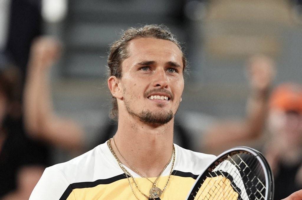 包含拉沃尔杯绝杀法网，兹维列夫统治全场的词条