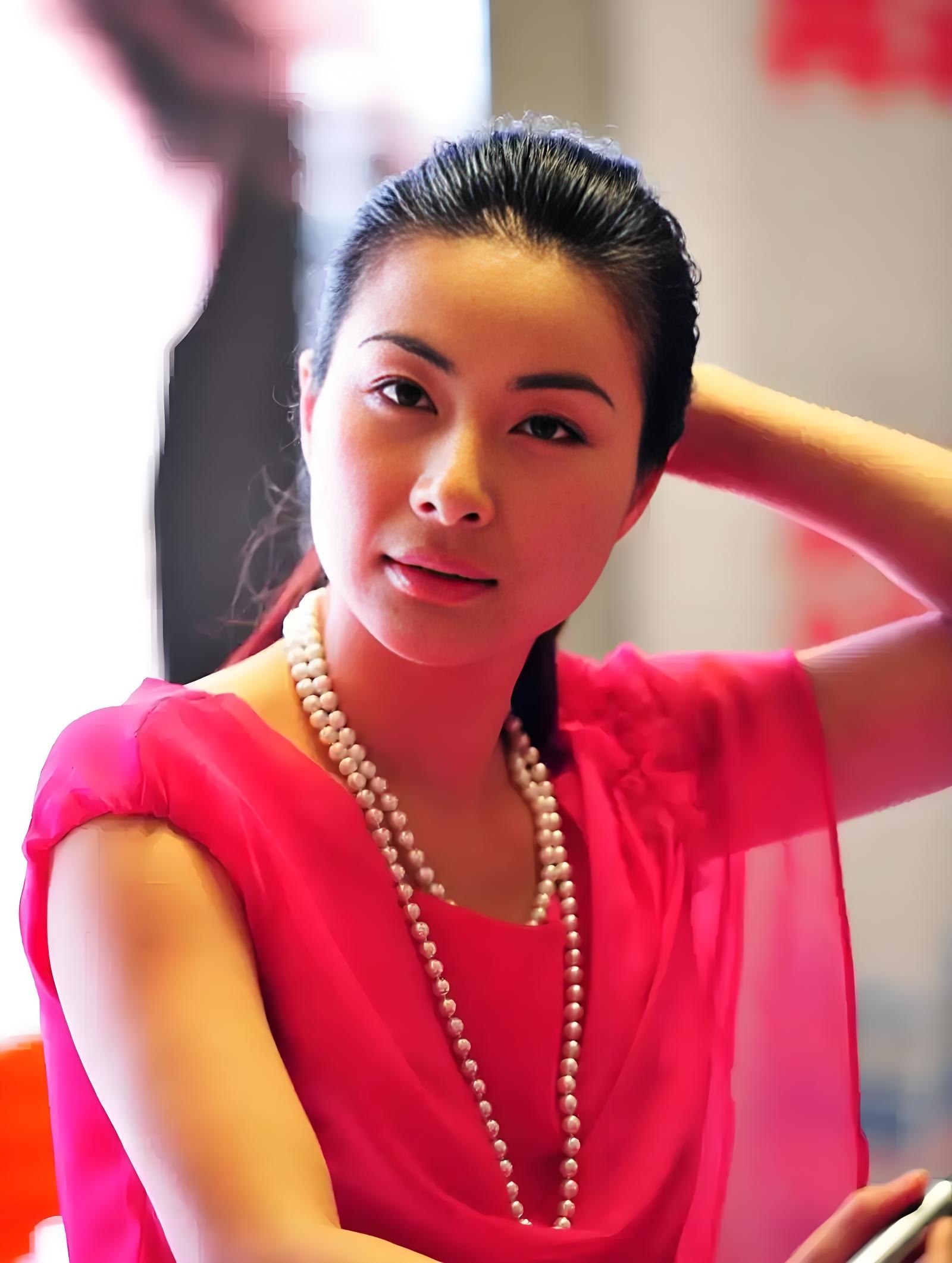 包含印度跳水好手金光闪闪，喜中金牌的词条