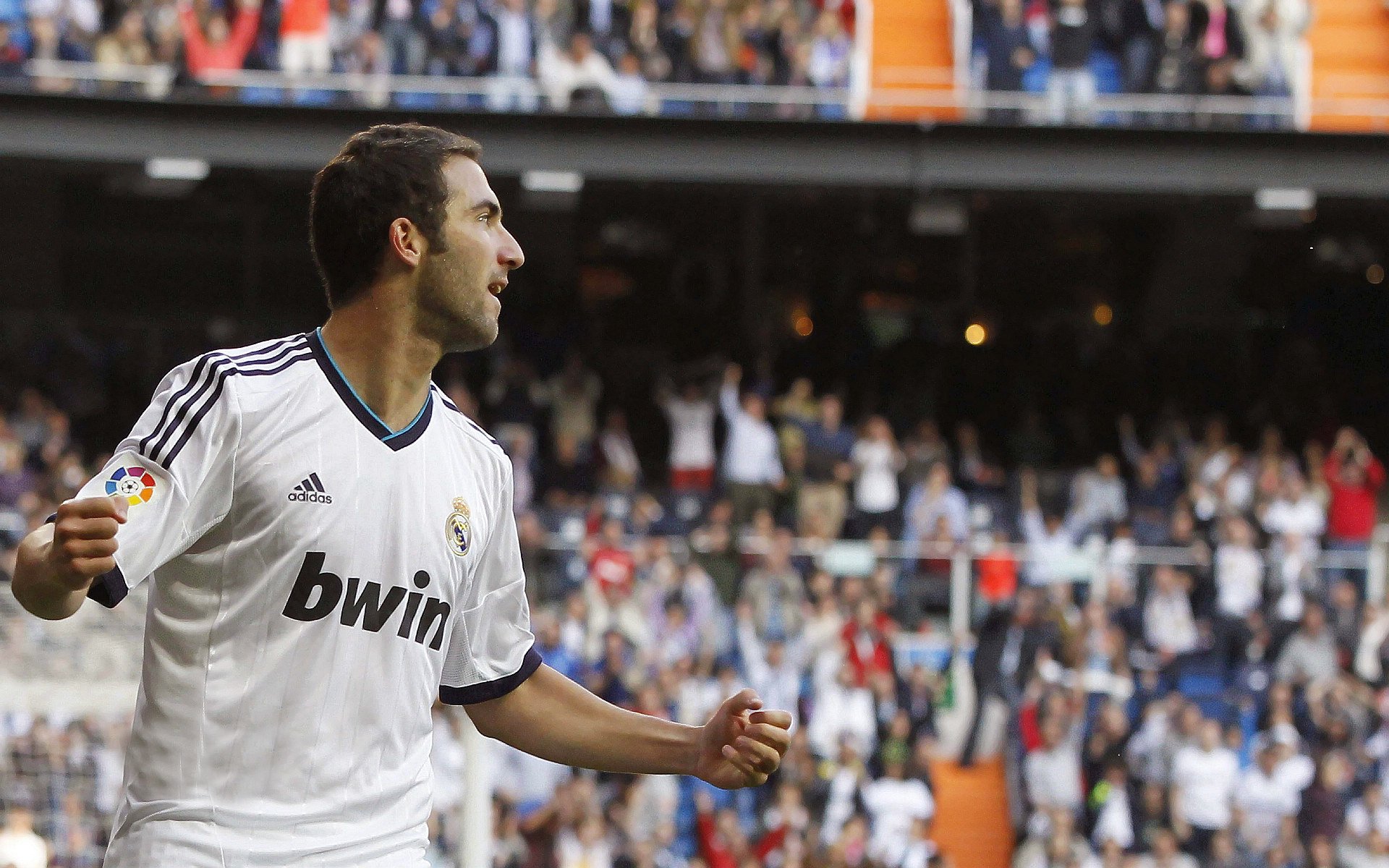 意甲焦点战之夜，黄喜灿稳定输出不掉线，亚洲之光闪耀亚平宁