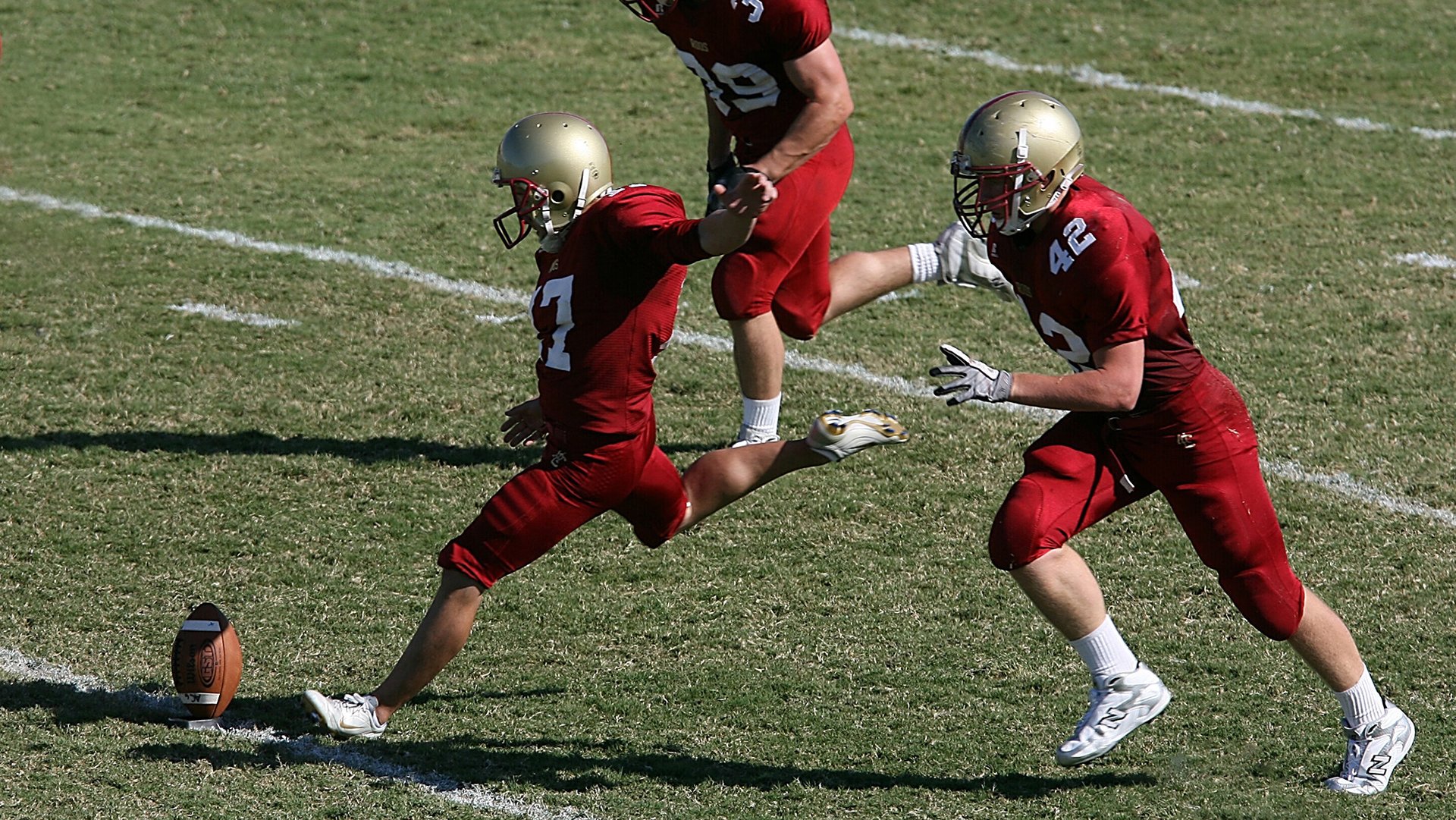 布伦森主宰比赛走向，老鹰争冠战险胜灰熊