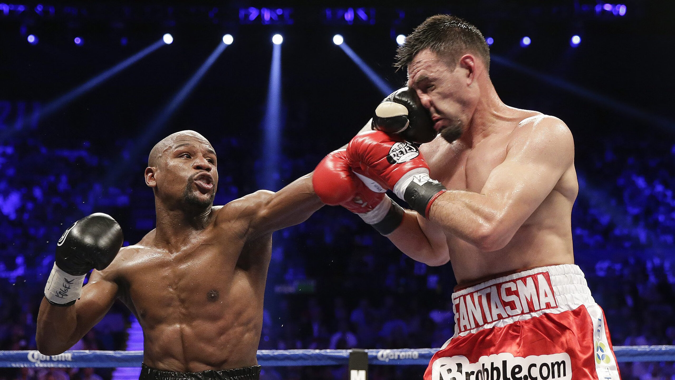 当那不勒斯的蓝邂逅东方的红，卡瓦哈尔的利刃如何划开足球文化的鸿沟