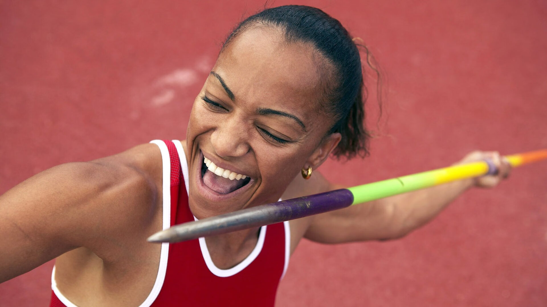 赛道上的新星与夜幕下的传奇，霍勒迪如何点燃F1揭幕战之夜